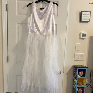 Elegant White Sleeveless Dress with Tulle Skirt